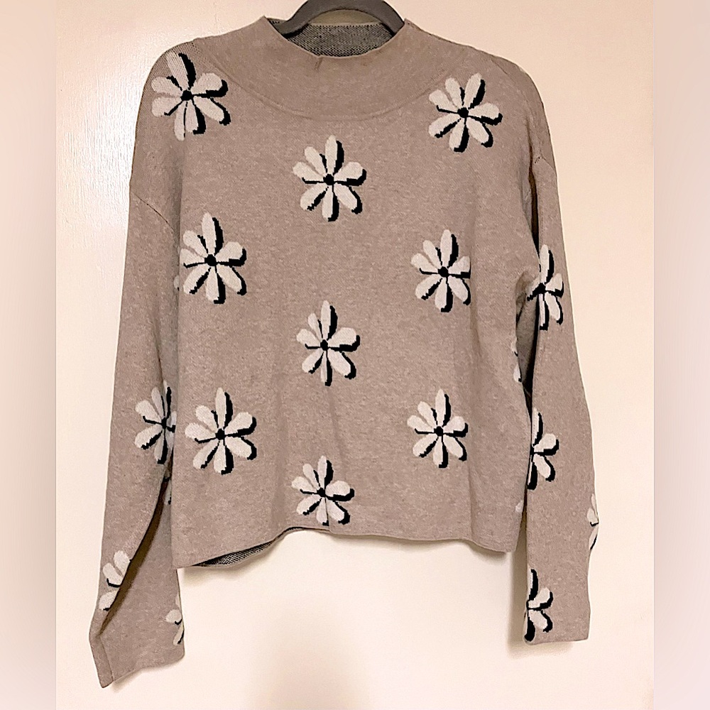 Tahari Tan Sweater with Black and White Floral Pattern Size M - Picture 5 of 7